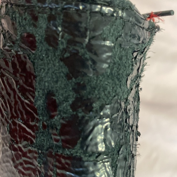 Tory Burch Patent Silver Logo Clutch - Picture 8 of 11